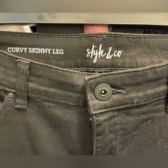 Style & Co. High-Rise Curvy-Fit Straight-Leg Jeans (Deep Black) - Picture 5 of 7